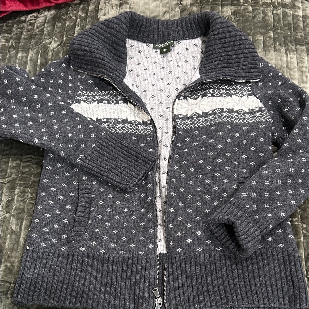 Eddie Bauer sweater -zipper broken!-